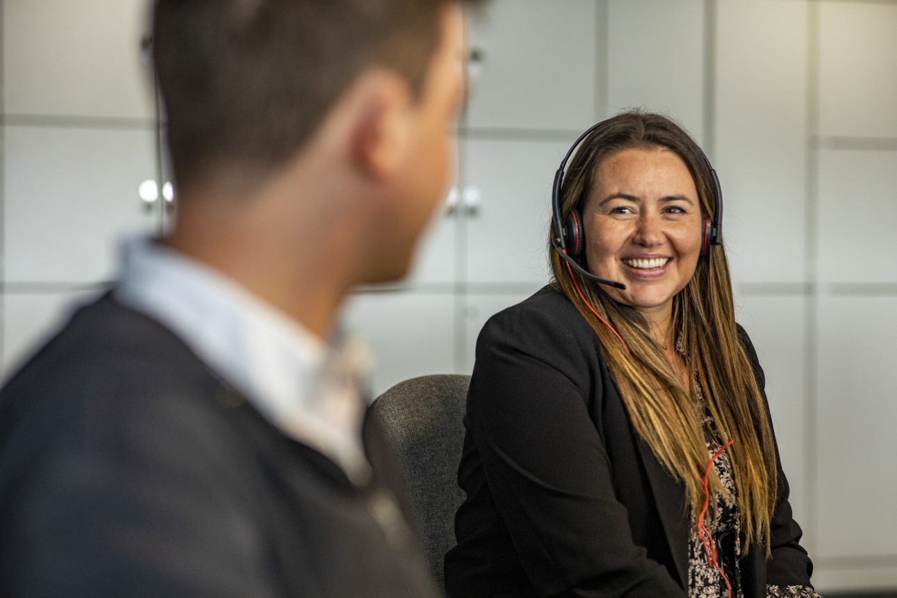 contact02-PEL-headset